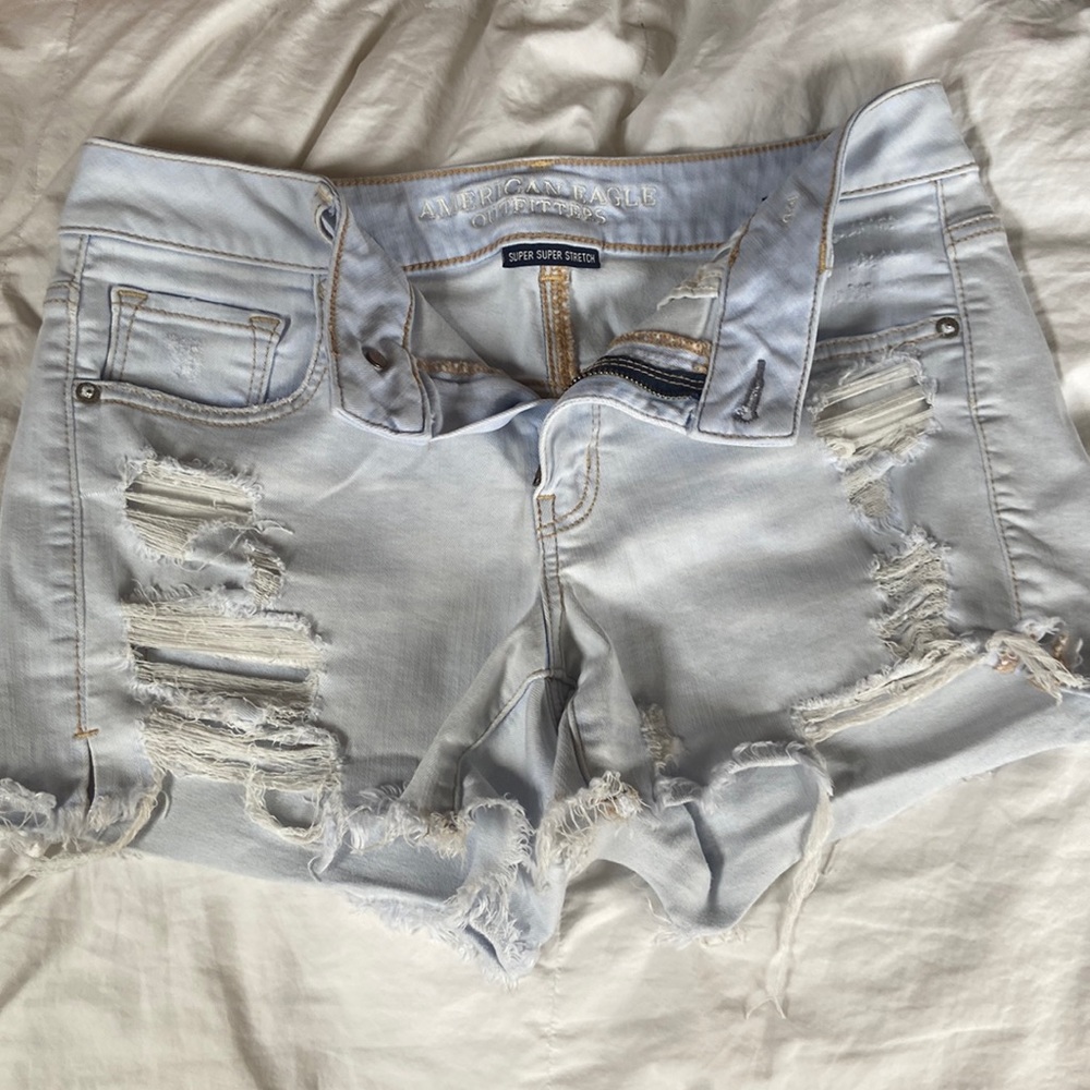 🍧 American eagle super super stretch, midi, light wash distressed jeans shorts